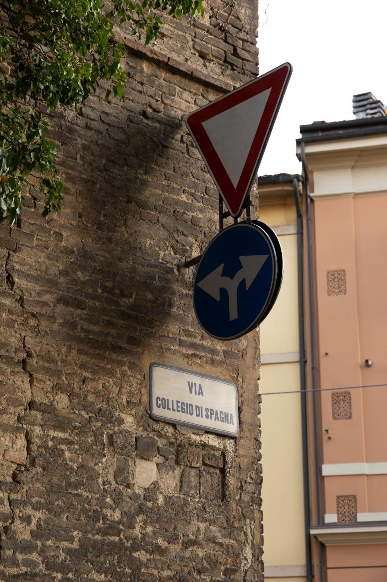 Collegio Di Spagna 13 Bologna Luaran gambar